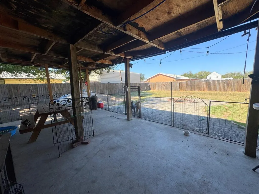Photo 14 — 915 W C Street, Eldorado, OK 73537