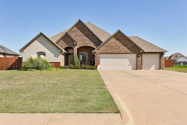 Photo 2 — 628 Stephany Drive, Piedmont, OK 73078