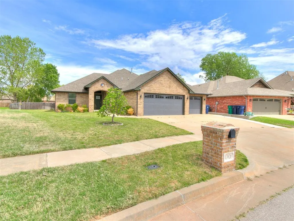 Front exterior — 13920 Hutchinson Place, Yukon, OK 73099