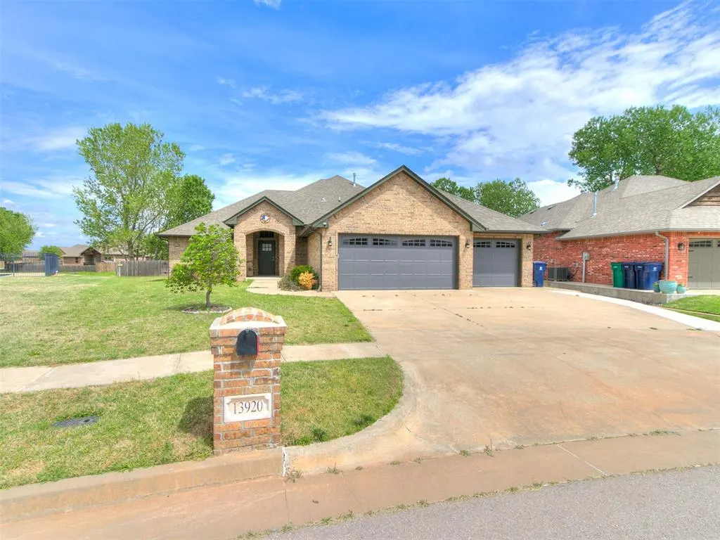 Photo 2 — 13920 Hutchinson Place, Yukon, OK 73099