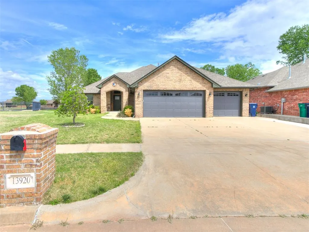 Photo 4 — 13920 Hutchinson Place, Yukon, OK 73099