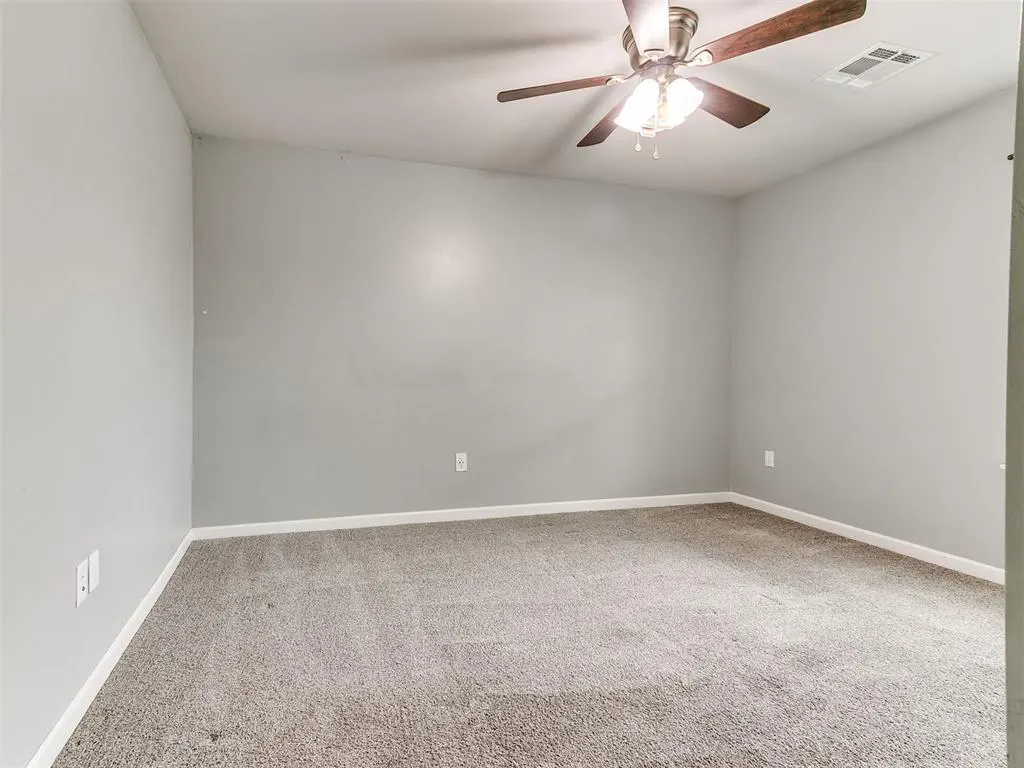 Photo 15 — 13920 Hutchinson Place, Yukon, OK 73099