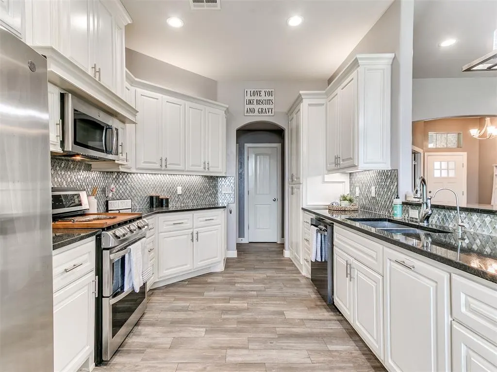 Photo 32 — 13920 Hutchinson Place, Yukon, OK 73099