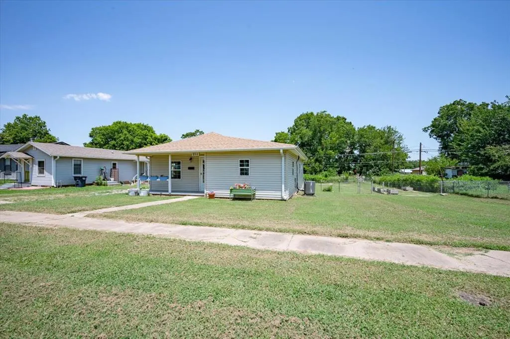 Photo 4 — 211 E 2nd Street, Stroud, OK 74079