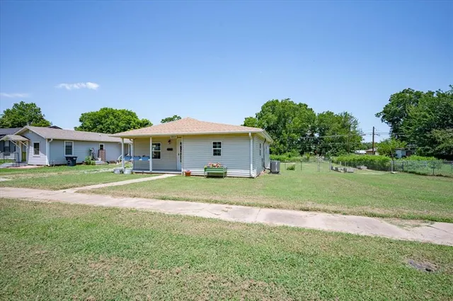 Photo 4 — 211 E 2nd Street, Stroud, OK 74079