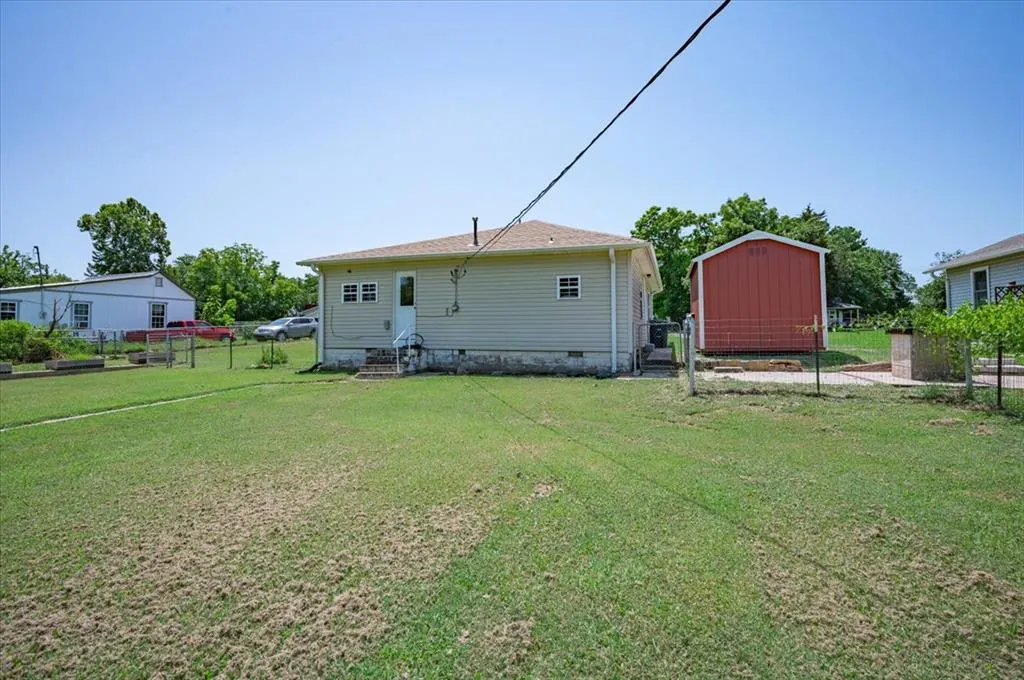 Photo 7 — 211 E 2nd Street, Stroud, OK 74079