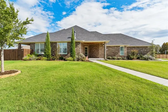 Photo 2 — 15108 Fountain Creek Lane, Edmond, OK 73013