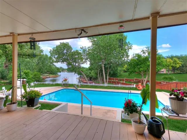 Photo 2 — 10208 Westlake Drive, Oklahoma City, OK 73162