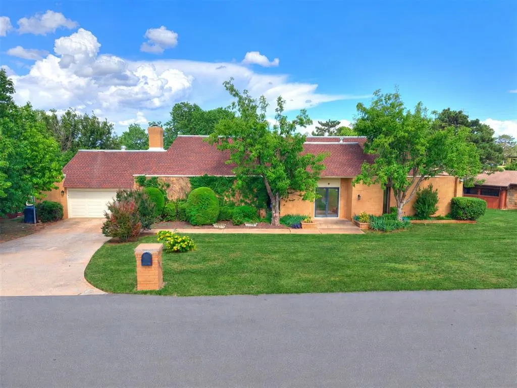 Photo 3 — 10208 Westlake Drive, Oklahoma City, OK 73162