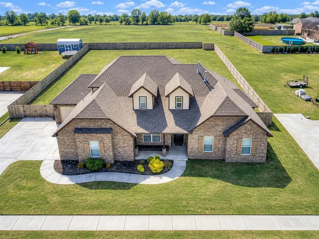 Front exterior — 2817 Bens Circle, Yukon, OK 73099