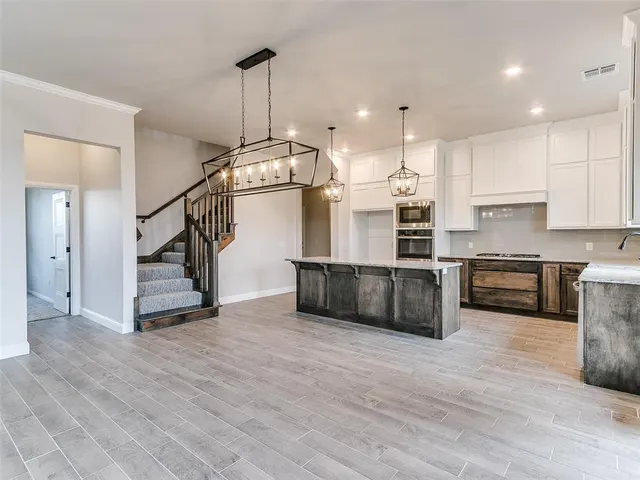 Photo 2 — 2817 Bens Circle, Yukon, OK 73099