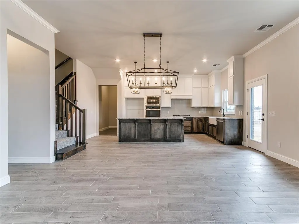 Photo 3 — 2817 Bens Circle, Yukon, OK 73099