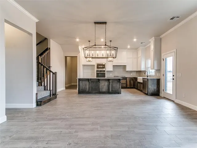 Photo 3 — 2817 Bens Circle, Yukon, OK 73099