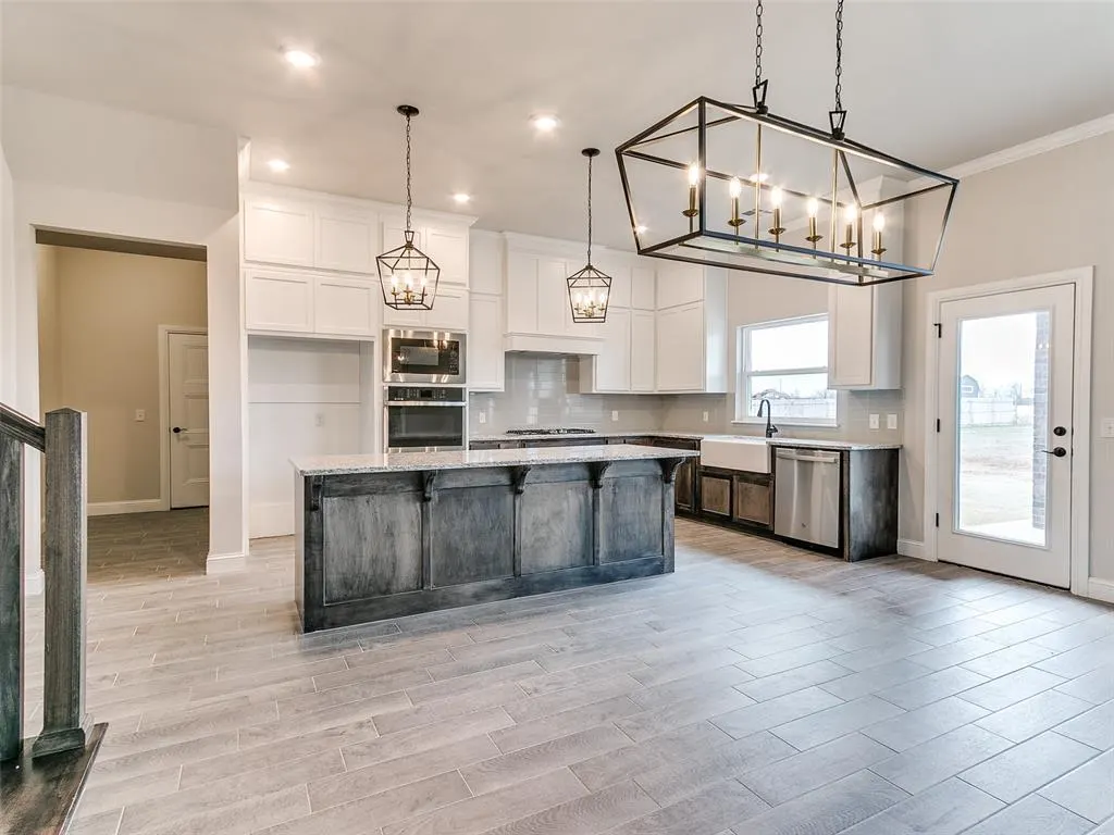 Photo 5 — 2817 Bens Circle, Yukon, OK 73099