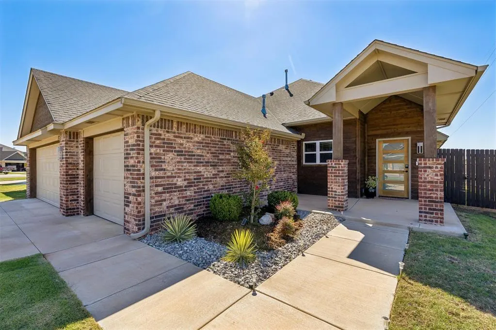 Front exterior — 7337 Elaine Street, Yukon, OK 73099