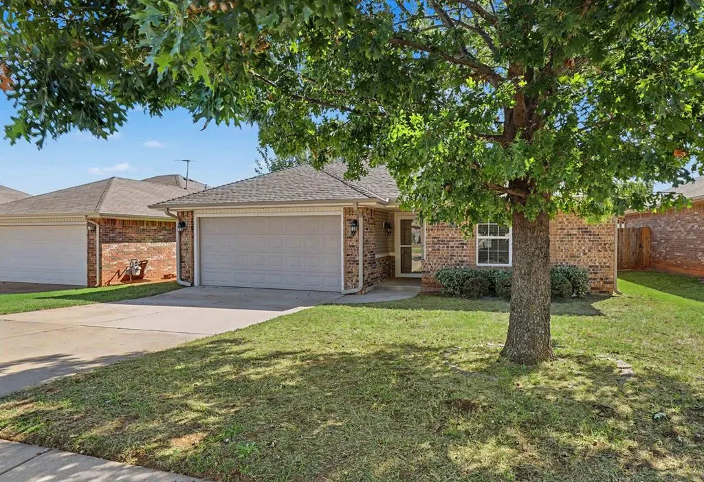 Photo 2 — 824 Crown Heights Lane, Purcell, OK 73080