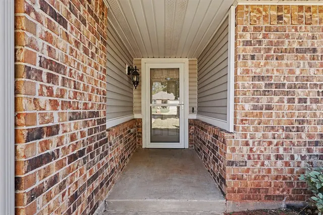 Photo 3 — 824 Crown Heights Lane, Purcell, OK 73080