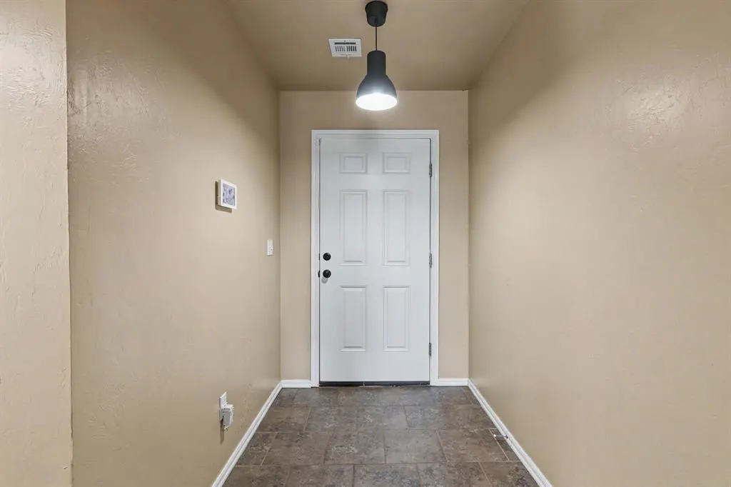 Photo 4 — 824 Crown Heights Lane, Purcell, OK 73080