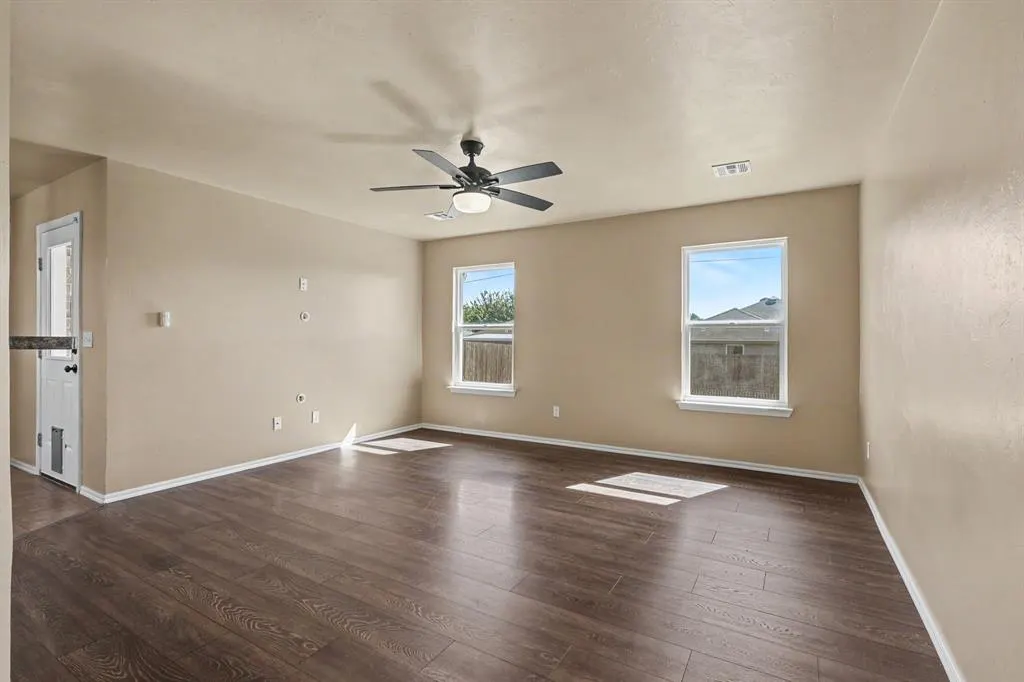 Photo 5 — 824 Crown Heights Lane, Purcell, OK 73080