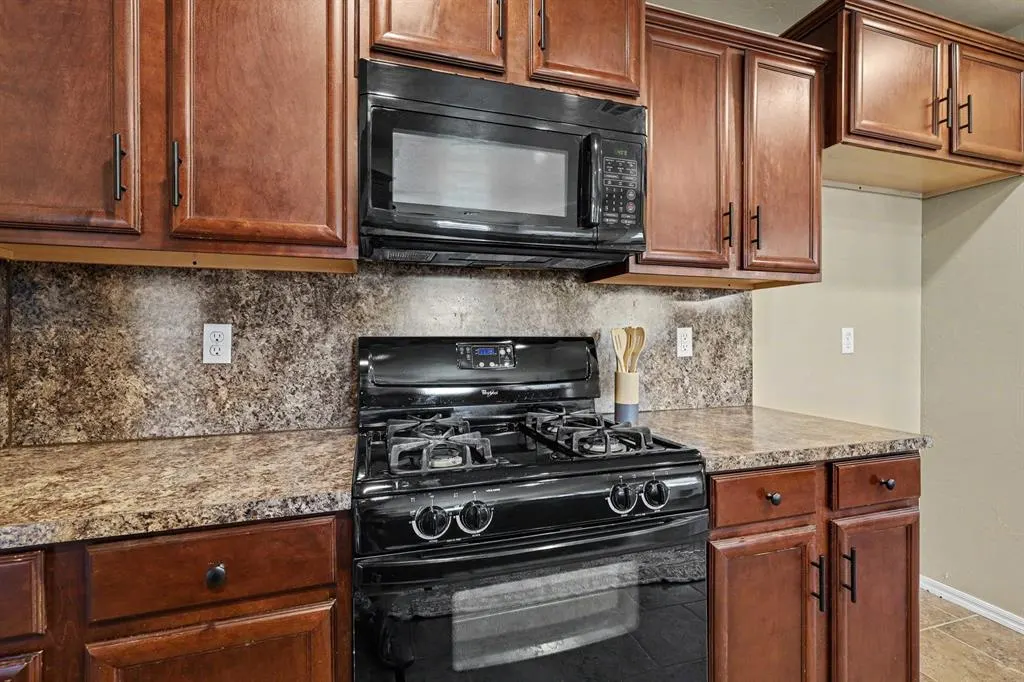 Photo 7 — 824 Crown Heights Lane, Purcell, OK 73080
