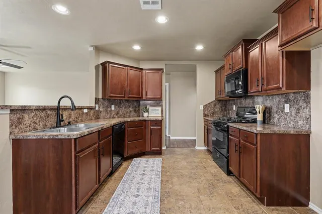 Photo 8 — 824 Crown Heights Lane, Purcell, OK 73080