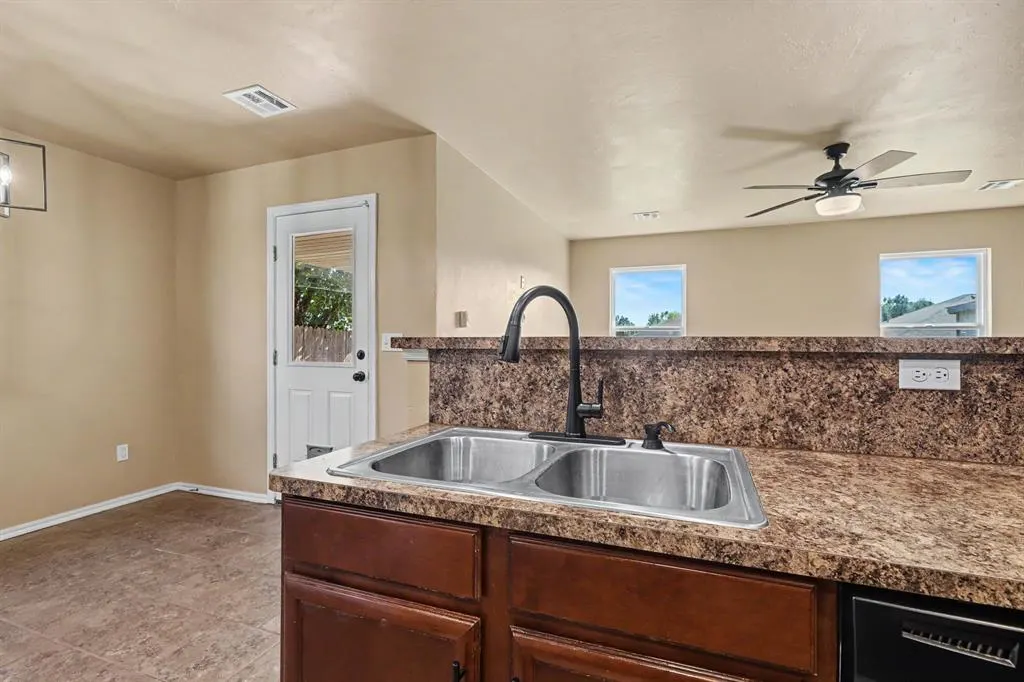 Photo 9 — 824 Crown Heights Lane, Purcell, OK 73080