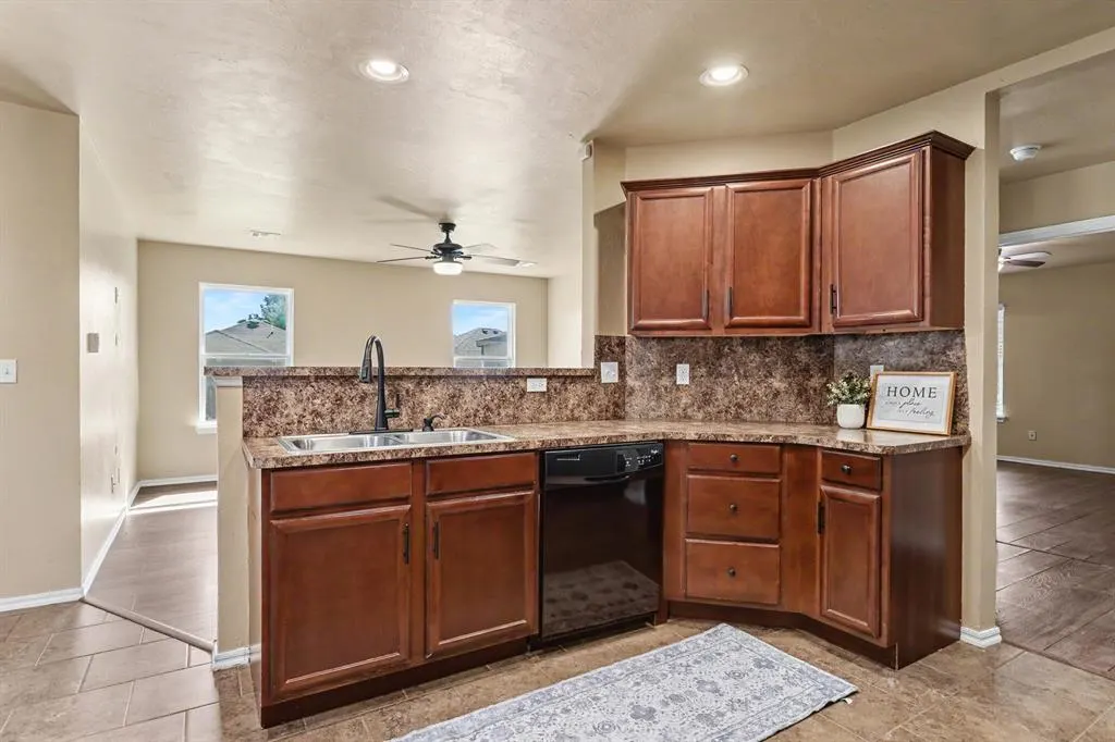 Photo 10 — 824 Crown Heights Lane, Purcell, OK 73080