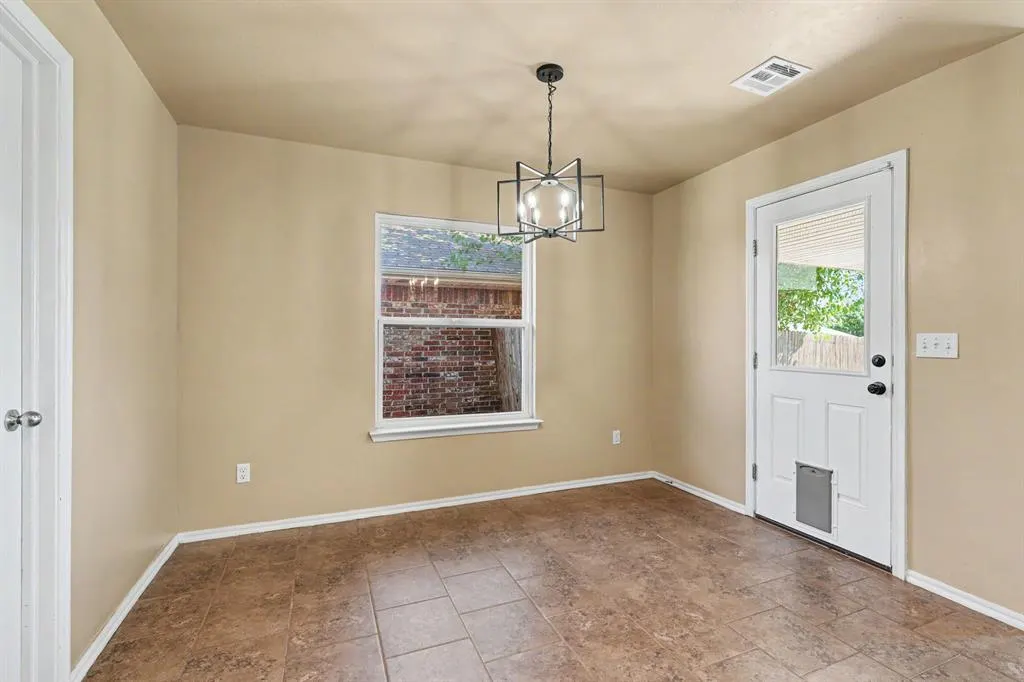 Photo 11 — 824 Crown Heights Lane, Purcell, OK 73080