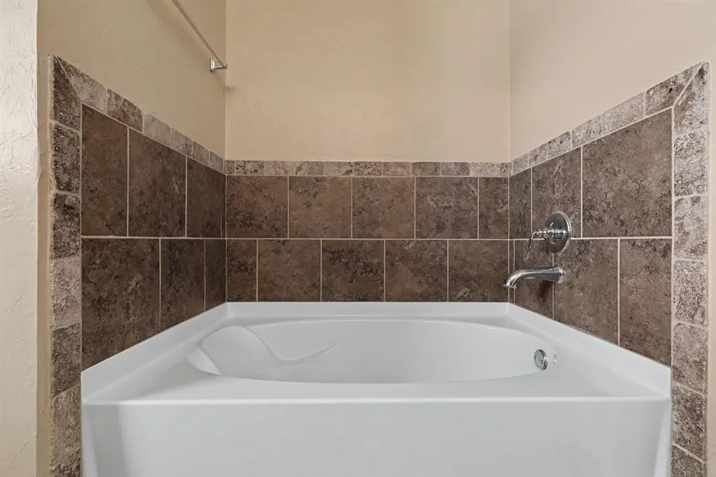 Photo 16 — 824 Crown Heights Lane, Purcell, OK 73080