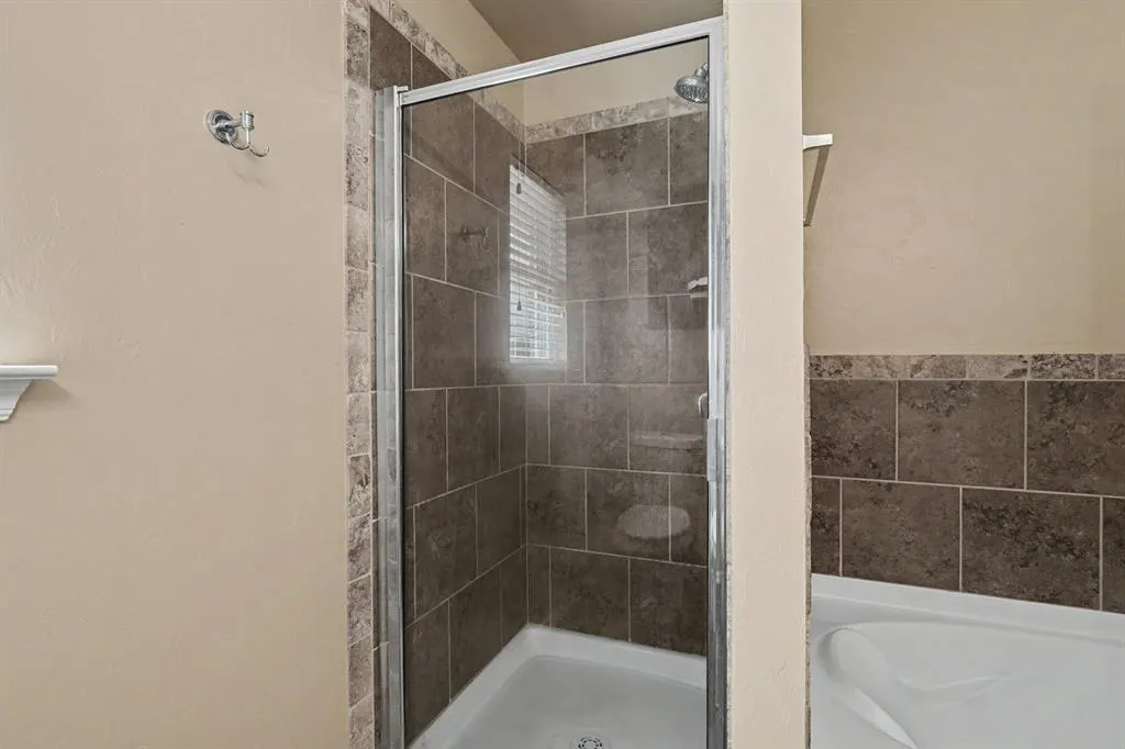 Photo 17 — 824 Crown Heights Lane, Purcell, OK 73080