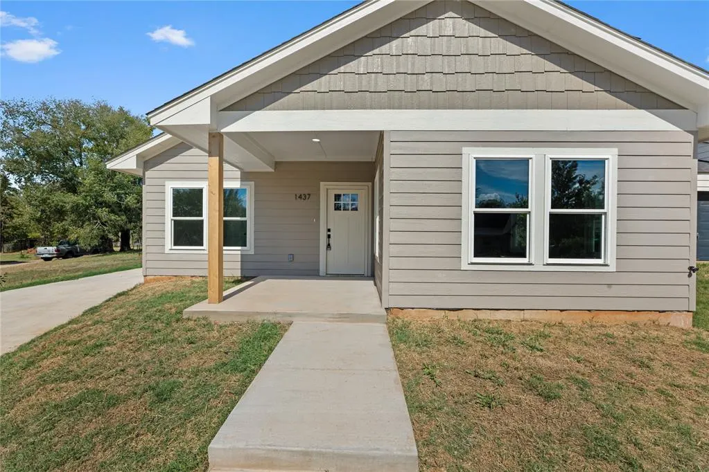 Photo 2 — 1437 NE 9th Street, Oklahoma City, OK 73117