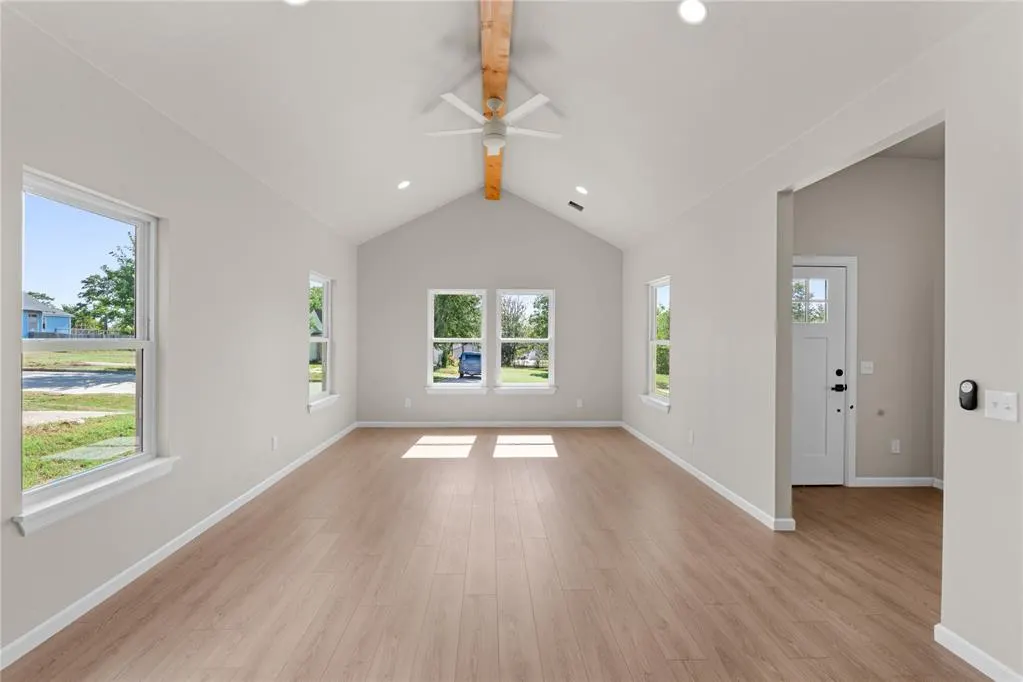 Photo 9 — 1437 NE 9th Street, Oklahoma City, OK 73117