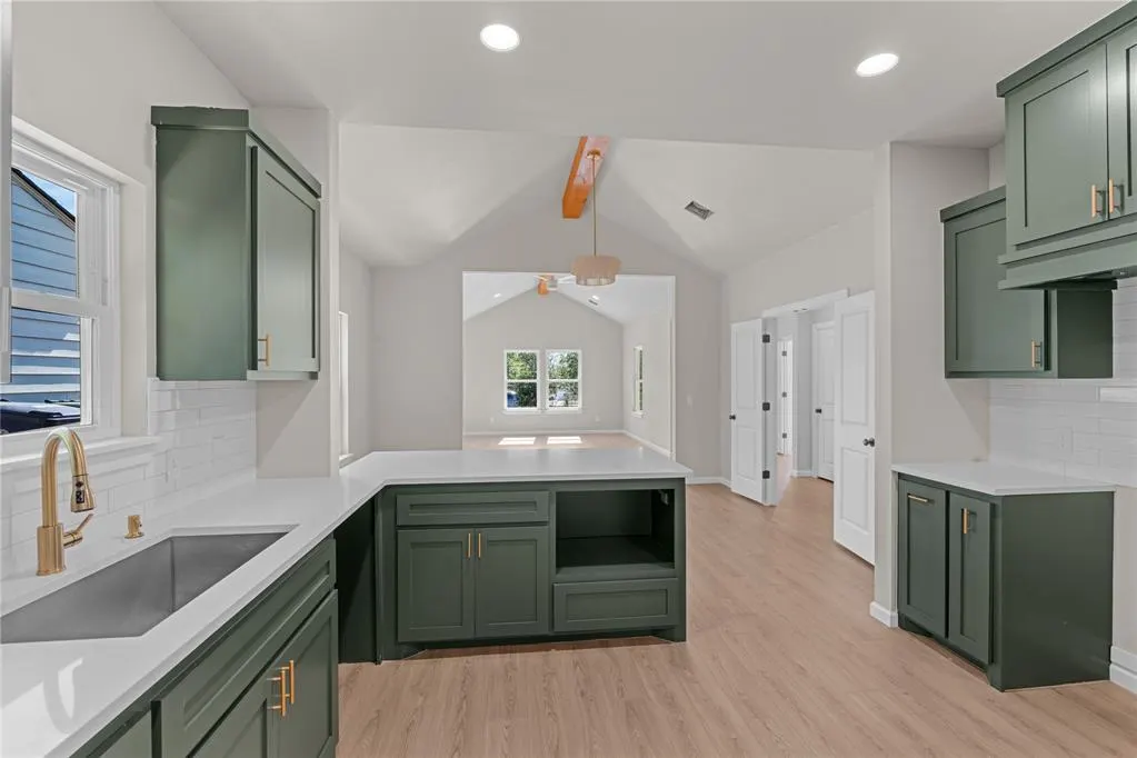 Photo 16 — 1437 NE 9th Street, Oklahoma City, OK 73117