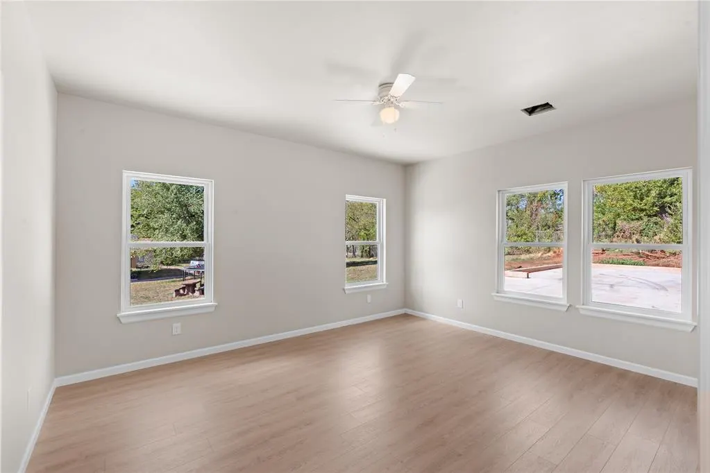 Photo 22 — 1437 NE 9th Street, Oklahoma City, OK 73117