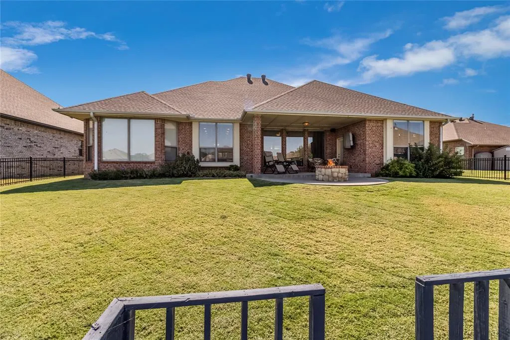 Photo 10 — 8721 NW 72nd Court, Warr Acres, OK 73132