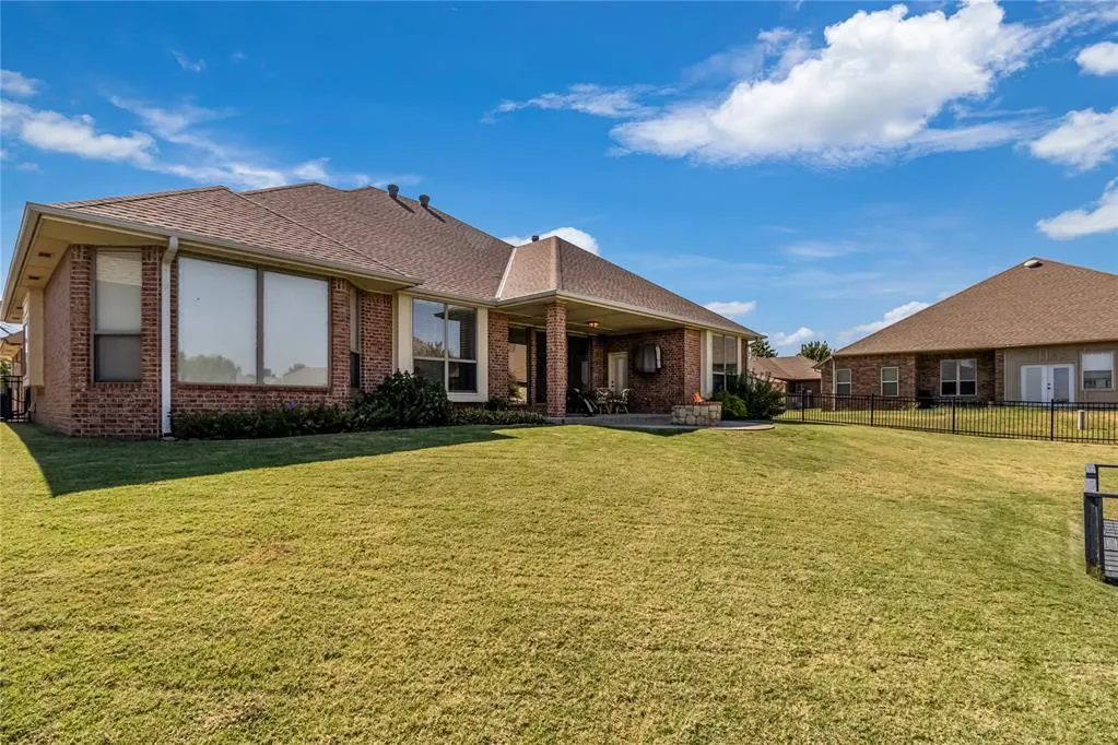 Photo 11 — 8721 NW 72nd Court, Warr Acres, OK 73132