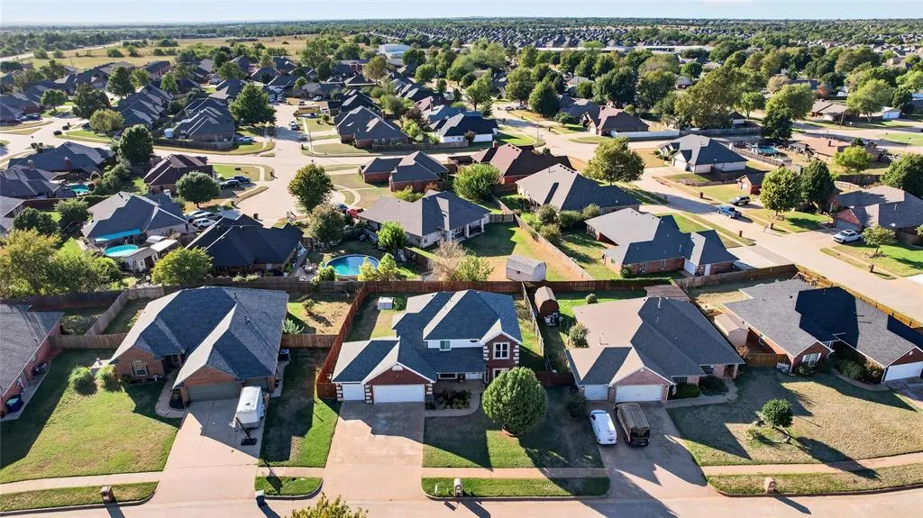 Photo 2 — 313 N Topaz Way, Mustang, OK 73064