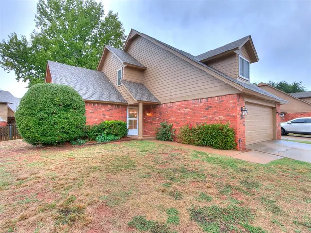 Photo 3 — 15 Coventry Court, Edmond, OK 73012