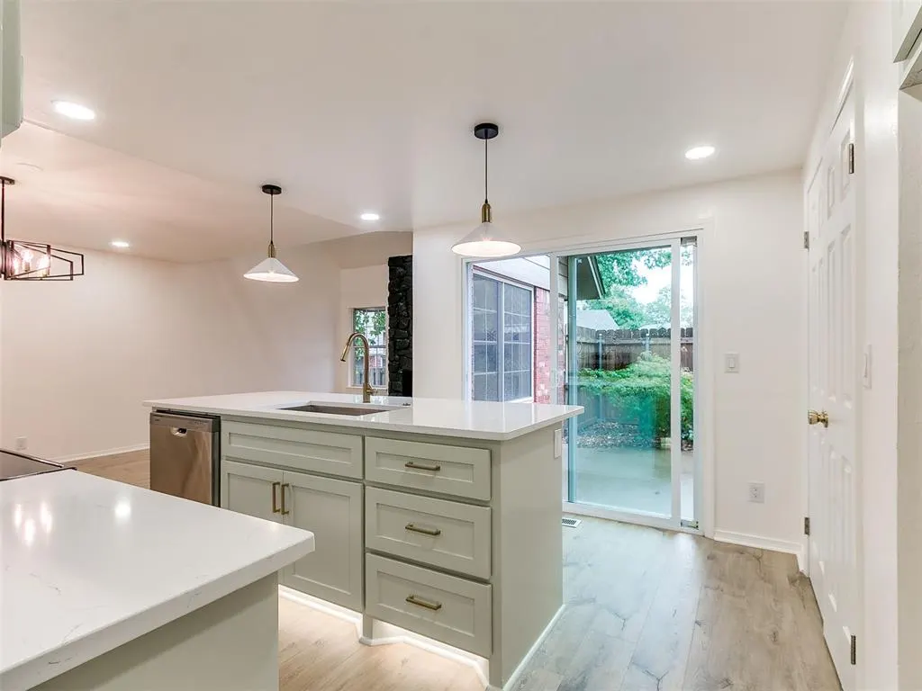 Photo 11 — 15 Coventry Court, Edmond, OK 73012
