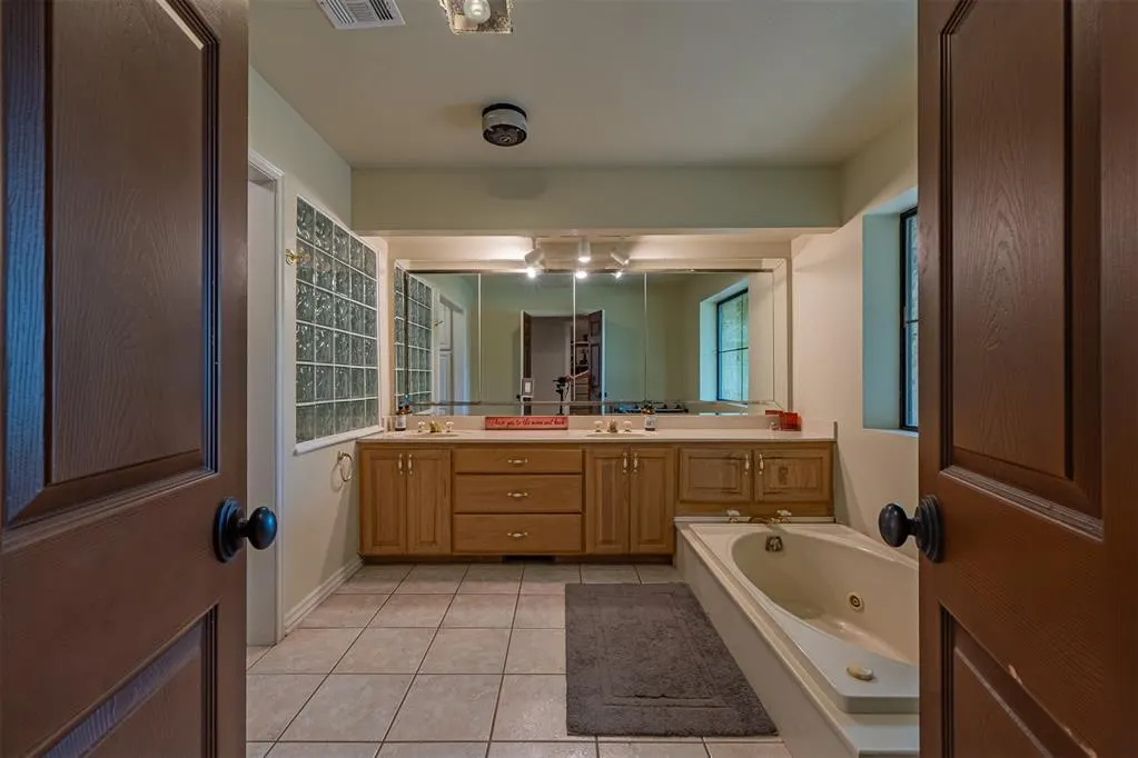 Photo 11 — 6315 River Oaks Road, Edmond, OK 73013