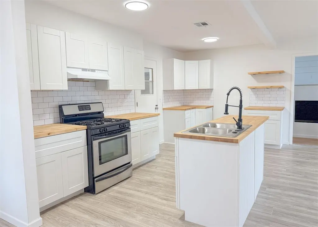 Photo 2 — 2012 Michael Drive, Edmond, OK 73013
