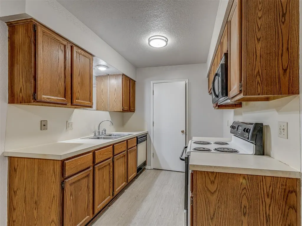 Photo 12 — 4400 Hemingway Drive 111, Oklahoma City, OK 73118