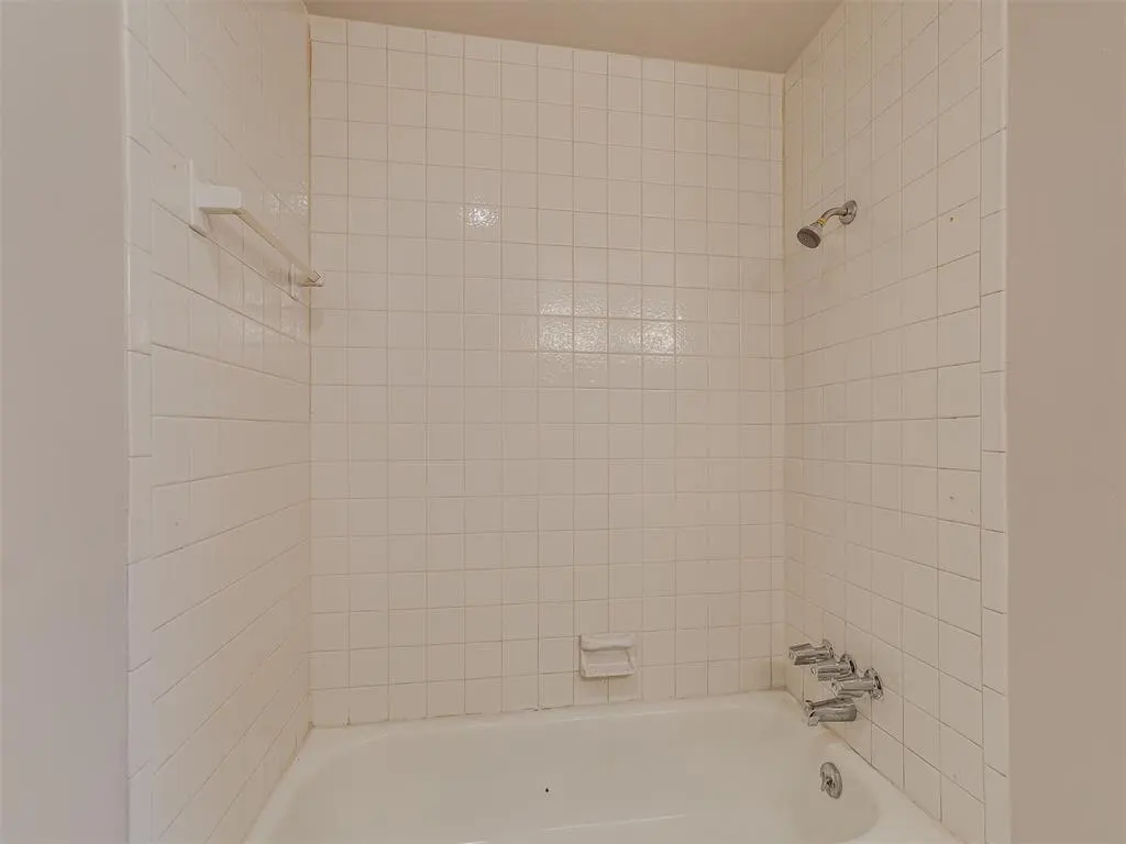 Photo 20 — 4400 Hemingway Drive 111, Oklahoma City, OK 73118