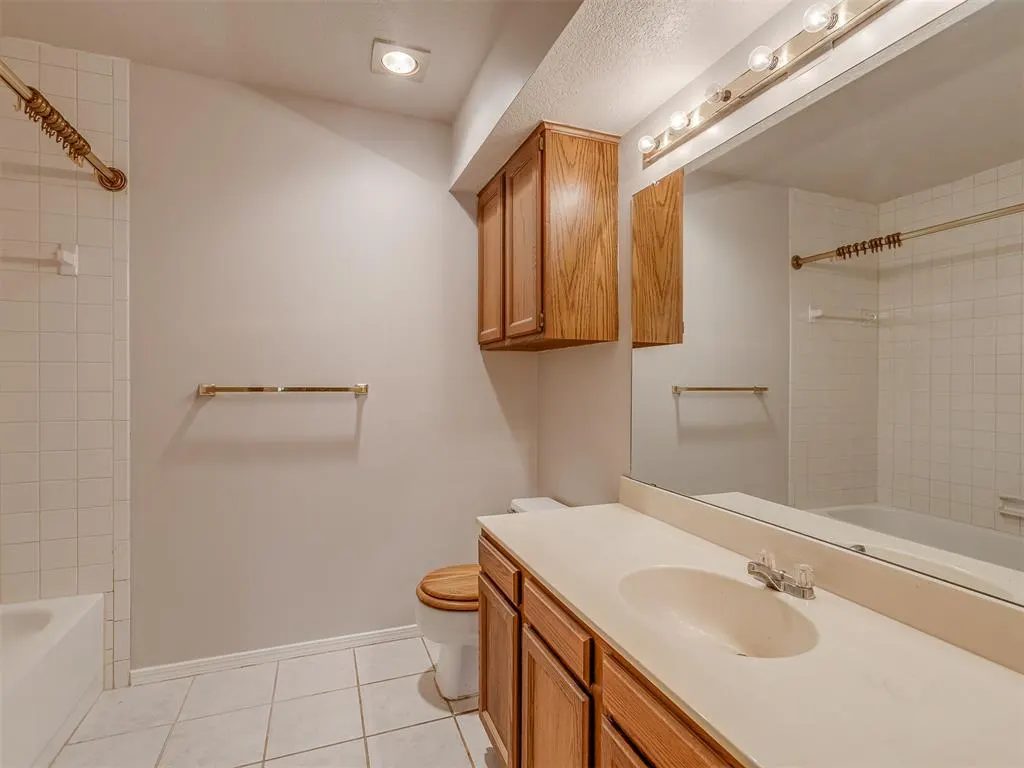 Photo 24 — 4400 Hemingway Drive 111, Oklahoma City, OK 73118