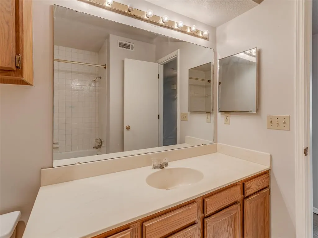 Photo 25 — 4400 Hemingway Drive 111, Oklahoma City, OK 73118