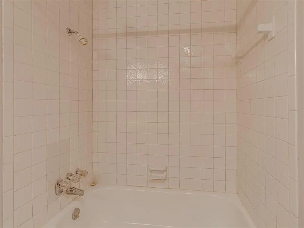 Photo 26 — 4400 Hemingway Drive 111, Oklahoma City, OK 73118