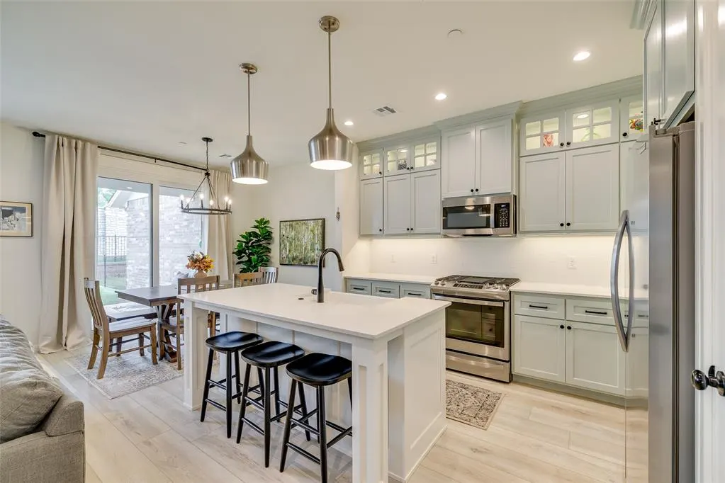 Photo 2 — 720 Harbor Town Drive, Edmond, OK 73034