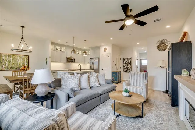 Photo 3 — 720 Harbor Town Drive, Edmond, OK 73034