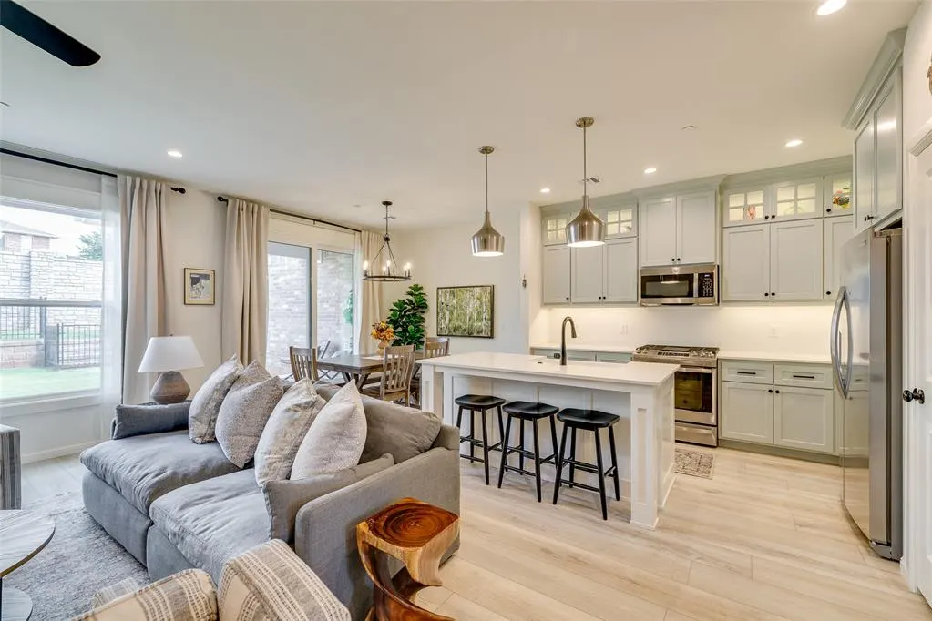 Photo 11 — 720 Harbor Town Drive, Edmond, OK 73034