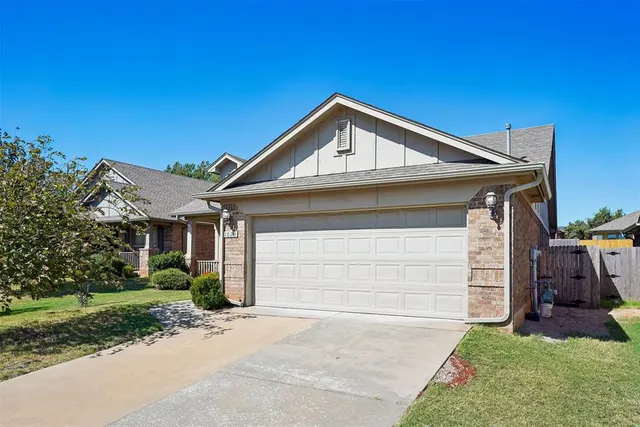 Photo 3 — 1023 Eaglerock Lane, Norman, OK 73069